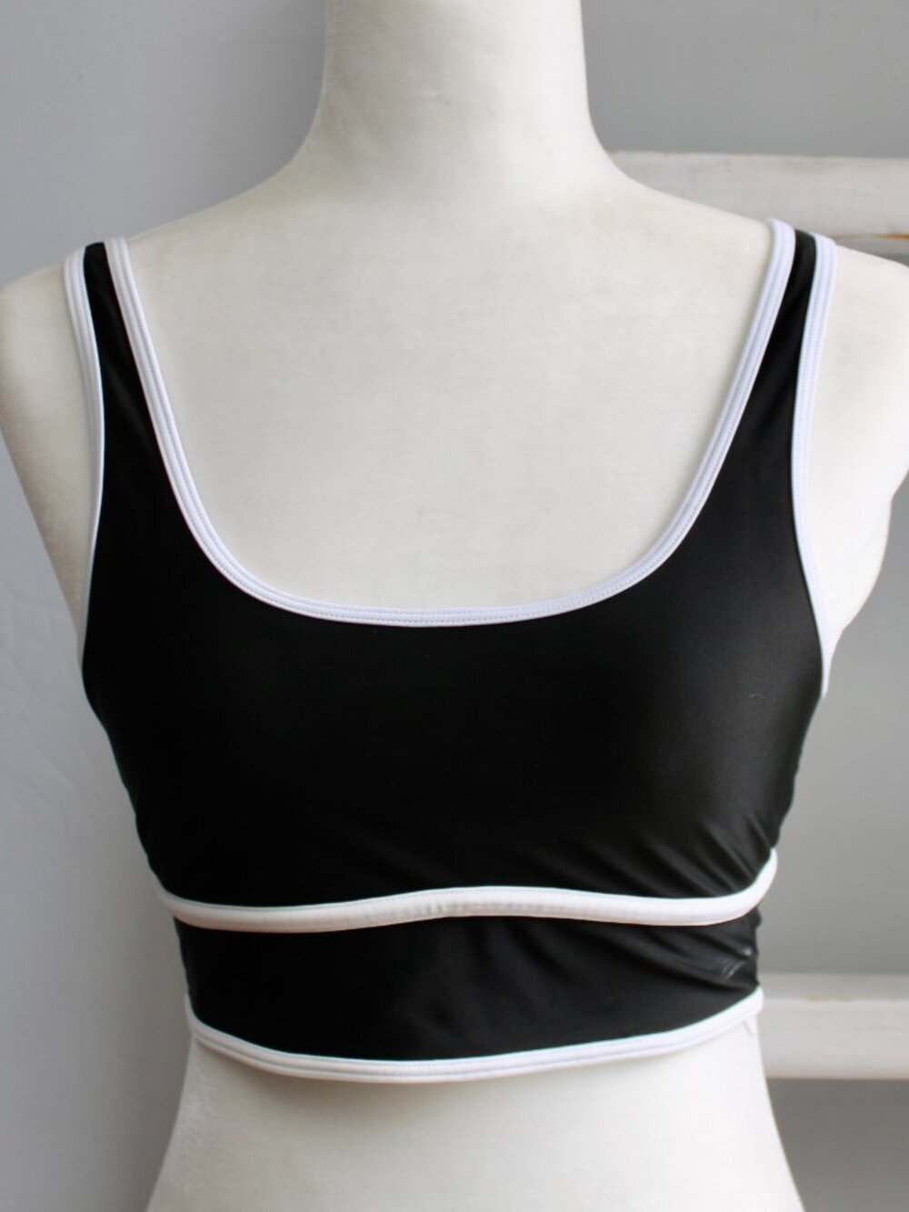 Old Navy Scoop-Neck Binded Trim Bikini Swim Top Black White Women's Size Small